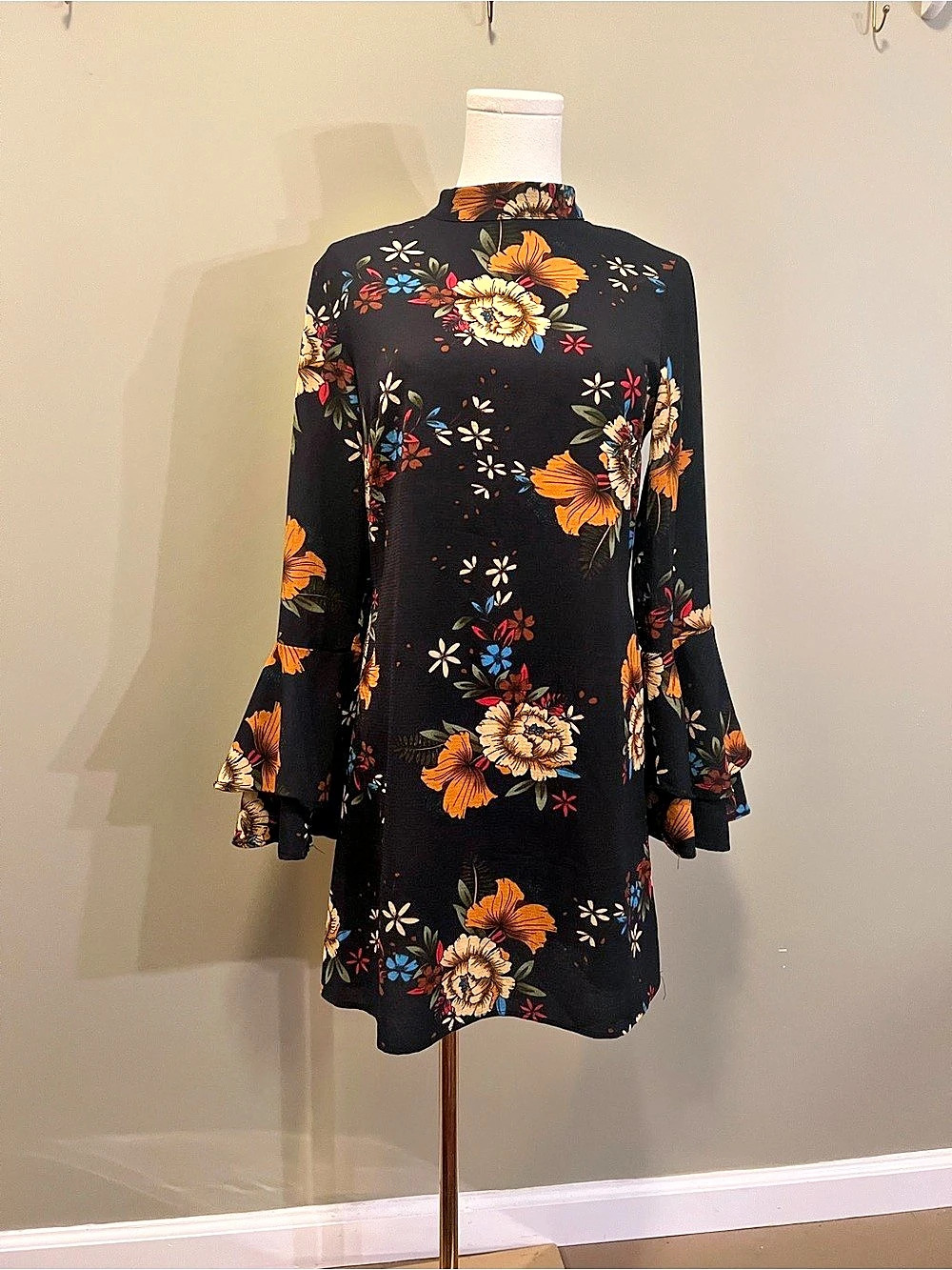 VOINS Floral Blouse in Black & Orange Size Small Like New